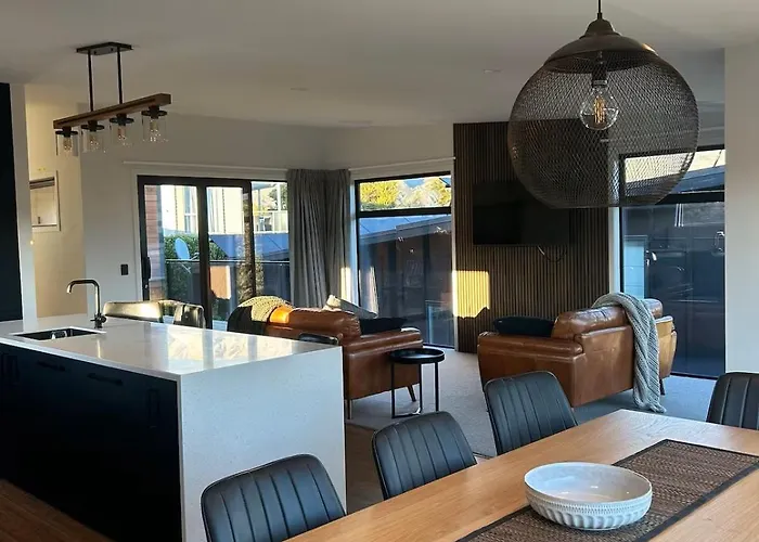 Sunny And Stylish On Aubrey Vakantiehuis Wanaka